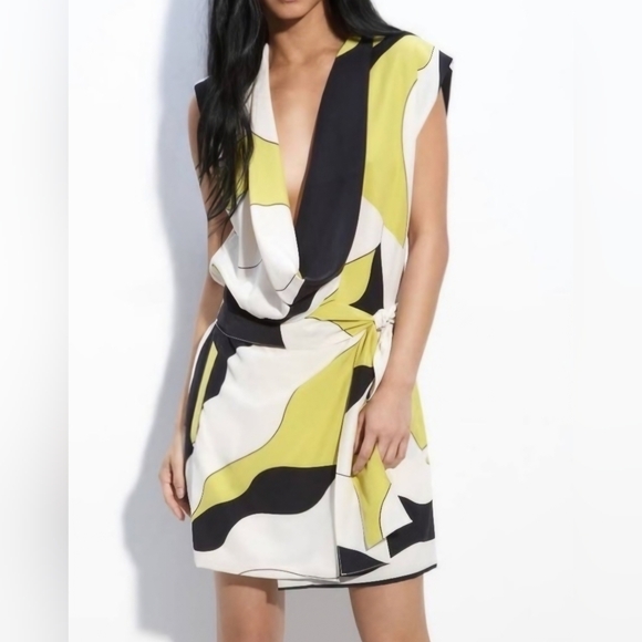 Diane Von Furstenberg Dresses & Skirts - Diane von Furstenbeeg Abstract Print Draped Wrap Silk Dress Size 6